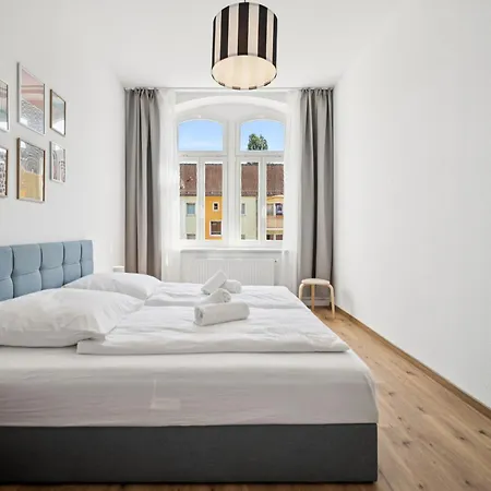 Moderne Fuer Familien I Zentral I Balkon פירנה