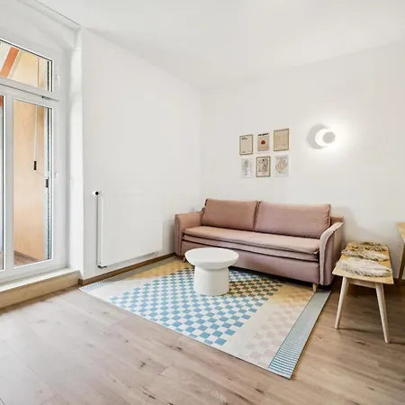 Moderne Fuer Familien I Zentral I Balkon פירנה