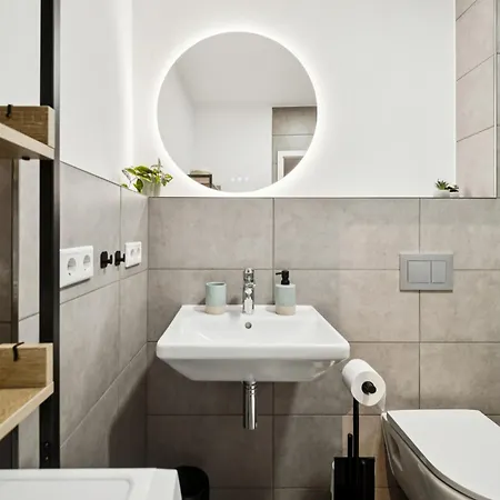 Moderne Fuer Familien I Zentral I Balkon דירה