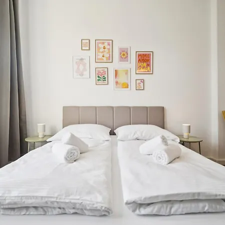 דירה Moderne Fuer Familien I Zentral I Balkon פירנה